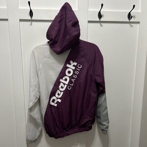 Reebok Spellout Windbreaker Full Zip Hooded XS Purple White‎ Jacket DT7252 11/18